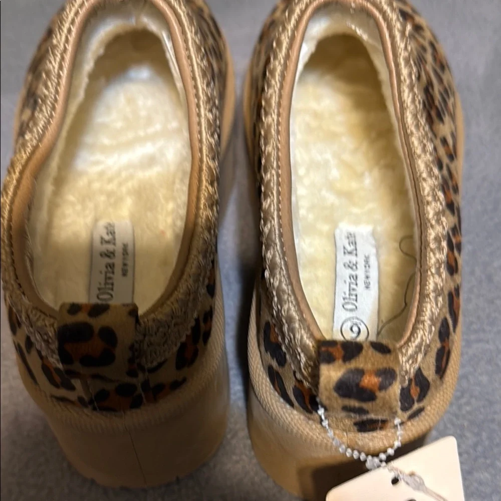 Leopard Print Cozy Slip-Ons - Picture 4 of 6